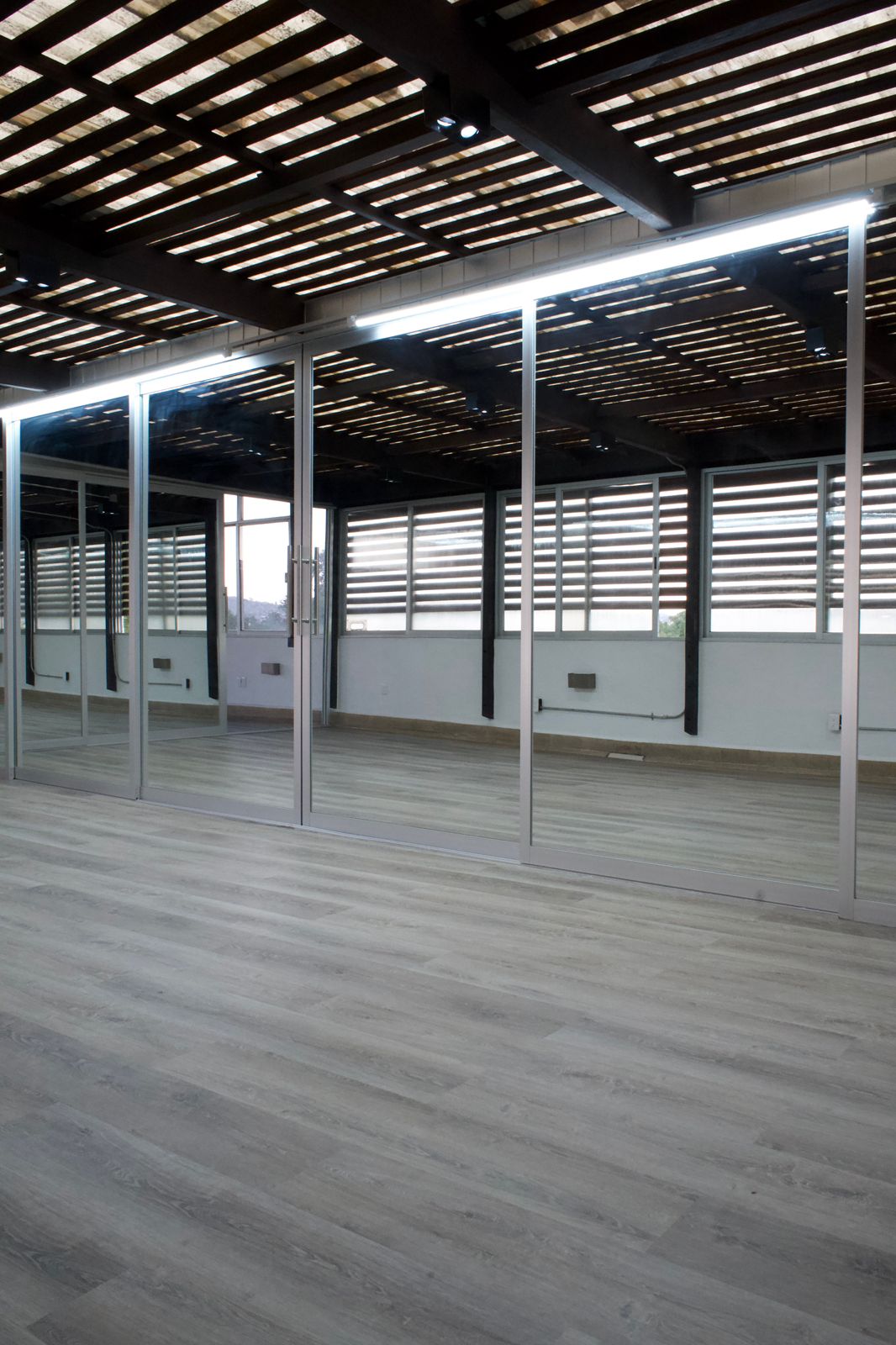 Sala de espejos del estudio D.O.S